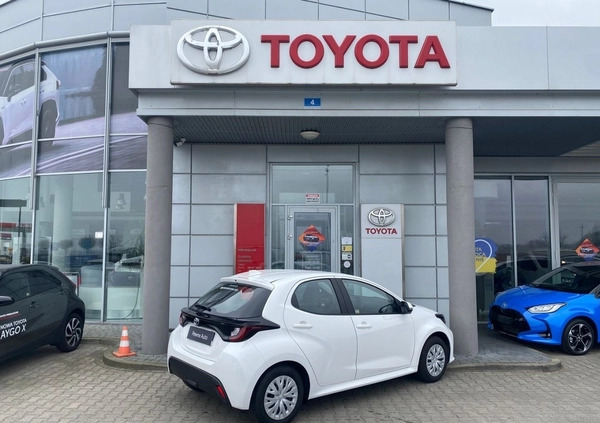 Toyota Yaris cena 67500 przebieg: 88613, rok produkcji 2022 z Szczuczyn małe 232